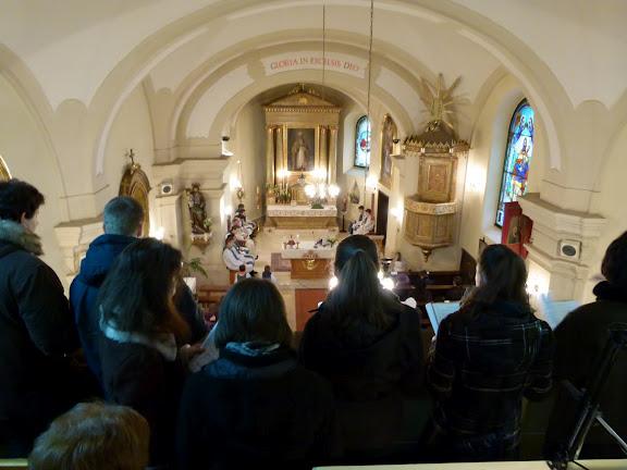 Szentmisén a Szent Miklós templomban Szentmisén a Szent Miklós templomban