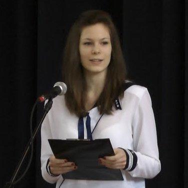 Szakács Eszter 12.B osztályos tanuló szavalata (Varró Dániel: Kicsinyke testamentum)